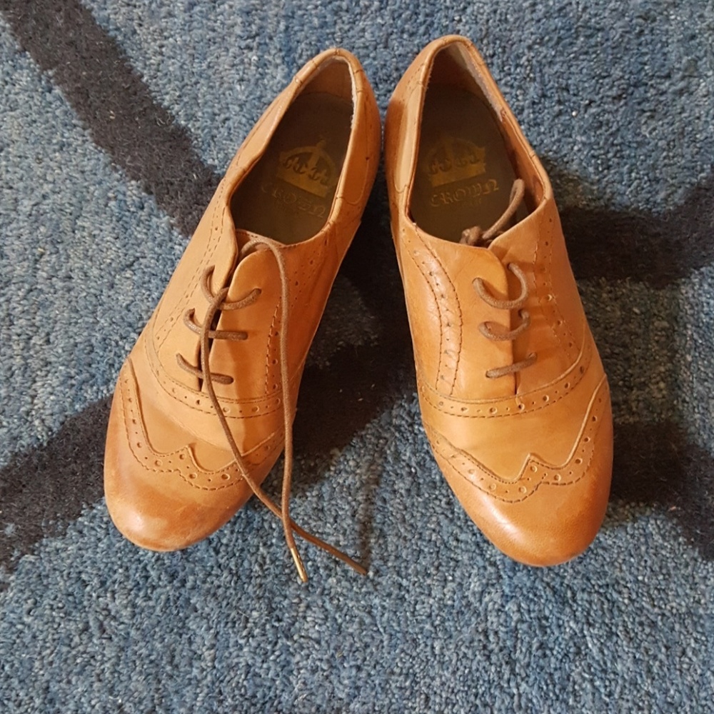 *ADORABLE* Camel colored oxfords